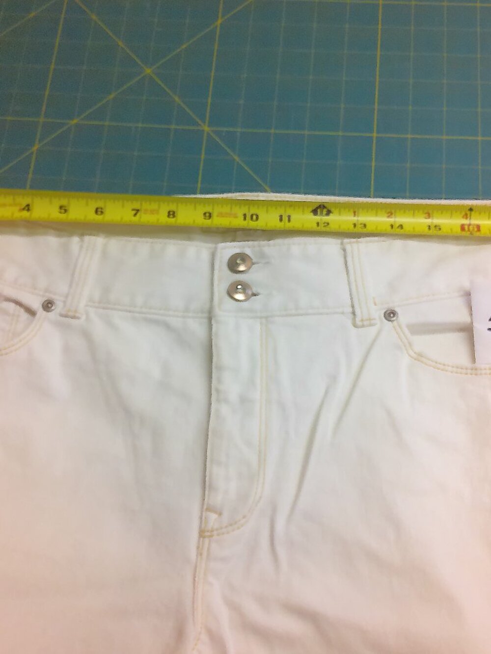 Womens Boston Proper White Rhinestone buttons & rivets Jeans Size 18